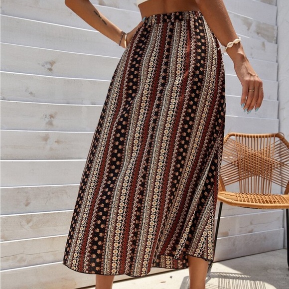 SHEIN Unity Ditsy Floral & Striped Split Skirt Size XL - Picture 4 of 6